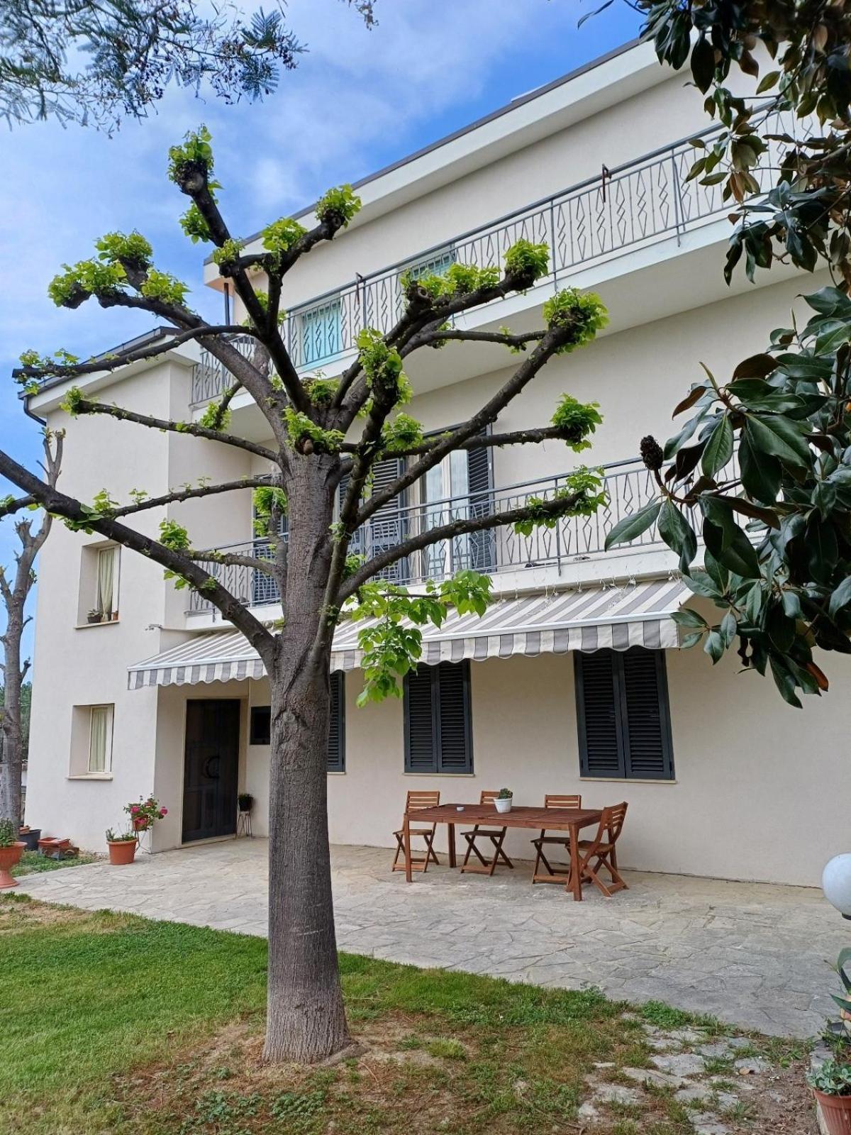 La Casa Degli Ippocastani Apartment โคลอนเนลลา ภายนอก รูปภาพ